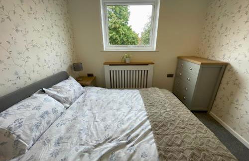 Your Leominster Base - 3BR Home with Garden & Parking - Foto 25