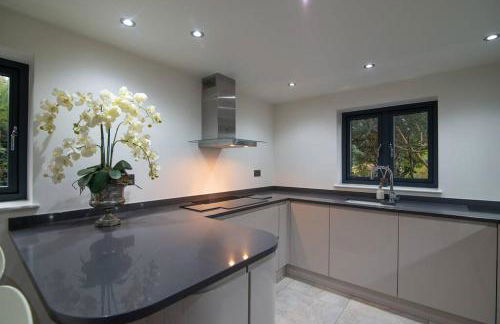 Luxury Coach house next to woodland in Knutsford - Photo 15