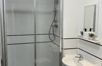 City Centre Apartment - Free Parking - Sleeps 4 - Foto 10