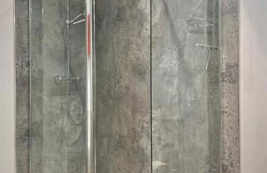 Bright 2-bedroom apartment with parking in Montrose - Photo 26