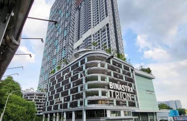 Cozy Skyline Retreat Trion KL - Level 63 - Foto 38