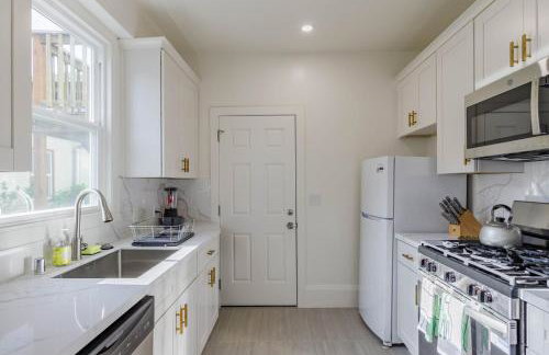 1 Berkeley - Entire Apartment - Private, Spacious - Photo 15