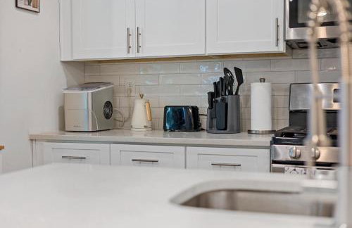 Charming Escape with Hot Tub & Fire Pit Winter Haven! - Foto 11