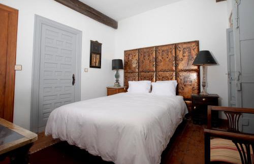 Palacio de Hualle - Photo 33