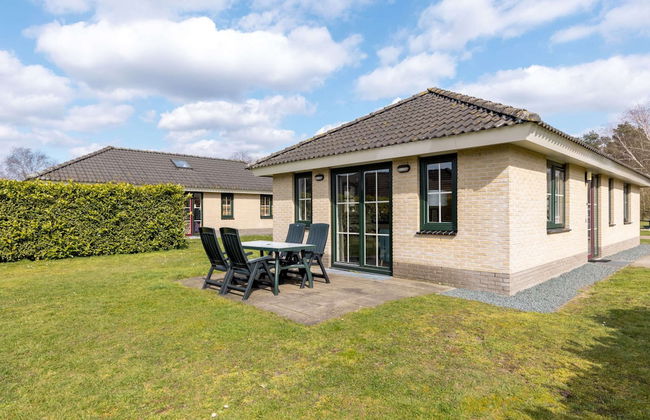 Bungalow in Veluwe With Sauna & Nature Views - Photo 1
