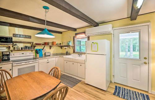 Rustic Hideaway with Fire Pit Less Than 1 Mi to River! - Foto 8