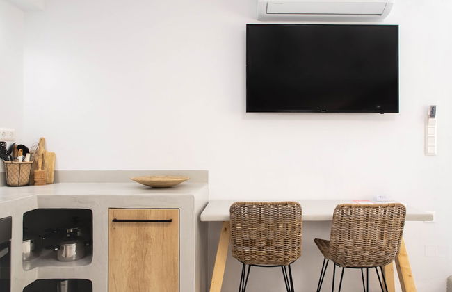 Pebble Luxury Suite by the Sea - Photo 10