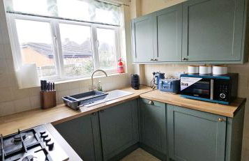 Spacious Home Near Wembley, Free Parking, Close to Tube, Garden - Photo 12