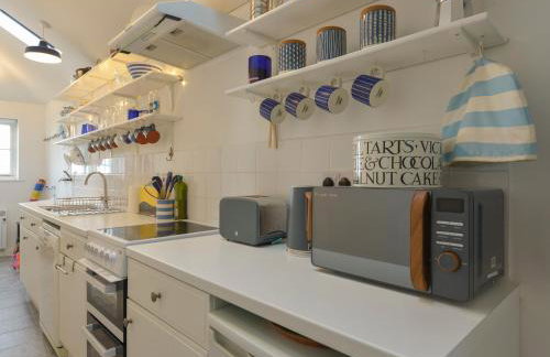 Virginia Cottage - Photo 8