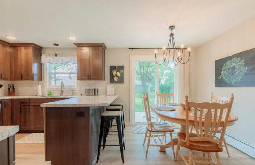 4BR 2BA Dog Friendly 3 Kings Walk to Lambeau - Foto 9