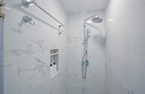 Marbella Lane - Buckingham Place Laundry P - Photo 33