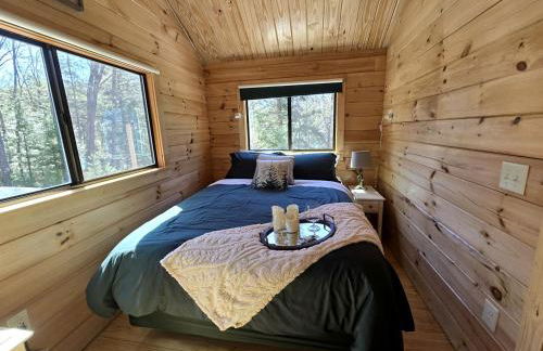 Incredible Modern Tiny Log Cabin near the Ammonoosuc River for a Romantic Getaway in New Hampshire - Foto 23