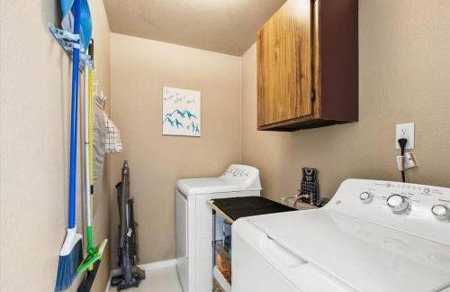 Mins To Dwntwn & Arena Backyard BBQ King Bed - Foto 14