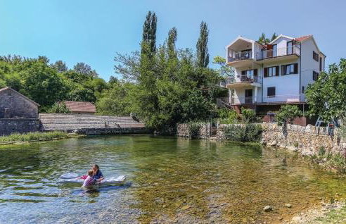 Waterfall House Getaway - Photo 21