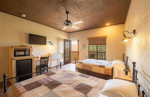 Miners Cabins #1 - Two Double Beds and Private Balcony - Foto 28