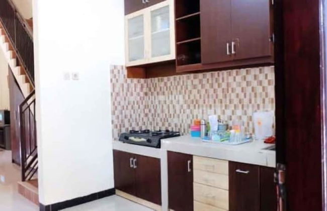 Homestay Tegal Kota by Simply Homy - Photo 8