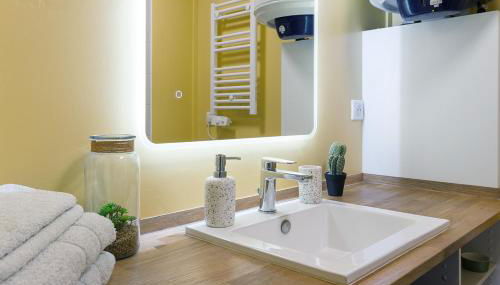 Joli studio - Parking Privé - WIFI Très Haut Débit - Au calme - Foto 3, towels