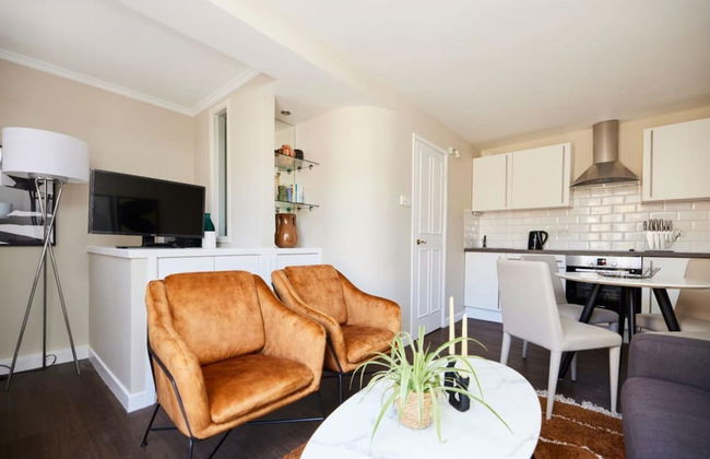 The Holland Park Crib - Classy 2bdr House - Photo 7