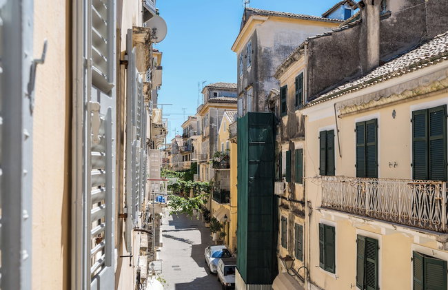 Petite Town Hall Apartment by Konnect, Old Corfu Town - Photo 32