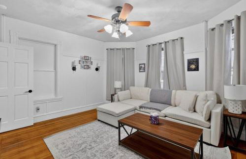Spacious 2Br home in Malden with AC & heat - Photo 4