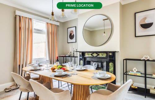 Beautiful 5 Bedroom 4 Bathroom House in W6 by Yoko Property - 10 minute's to Central London - Free Parking, Fast WiFi, Work Desks and SmartTVs with Disney and Netflix - Foto 1