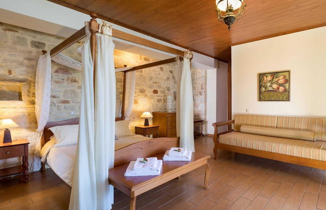 Villa in Tavronitis With Pool & Stunning Views - Photo 4