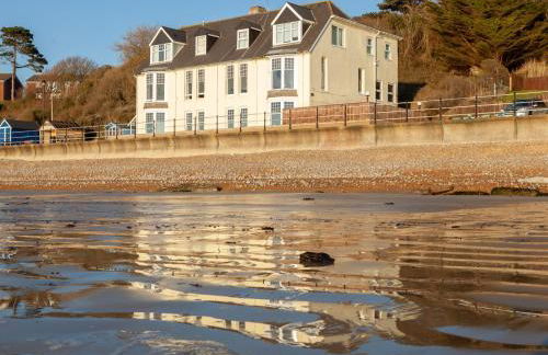 Promenade Apartment with own Beach Hut - Photo 14