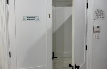 Large DUPLEX Apt 2Bdrm 1Den-Metro - Photo 41