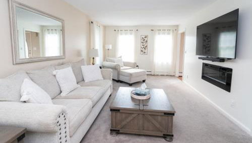 14mi to Mt. Snow! Arcade, Private Suite, King Bed! - Foto 5