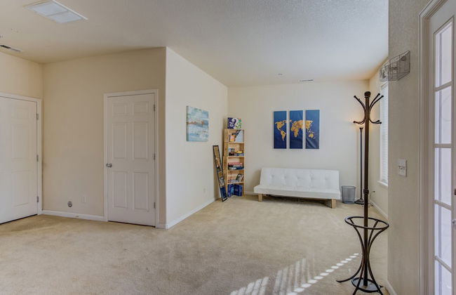 Urban Practicality! 3 Beds, Patios & Dog Friendly - Photo 10