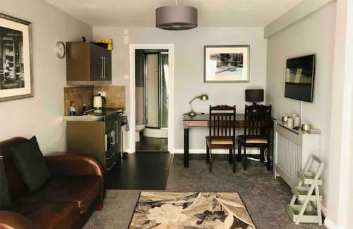 Nr WINDSOR stunning 1 bedroom self contained property in Burnham near Heathrow - Foto 1