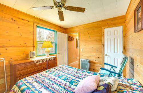 1 Mi to South Twin Lake Cabin with Deck in Trego! - Foto 18