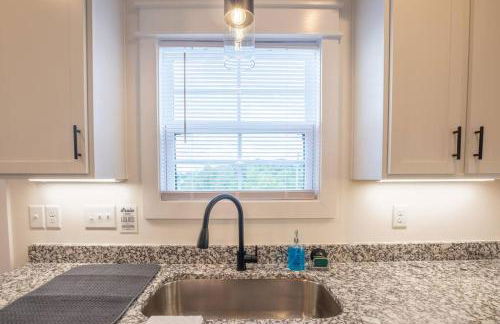 Cozy Townhouse Close to Downtown - Foto 9