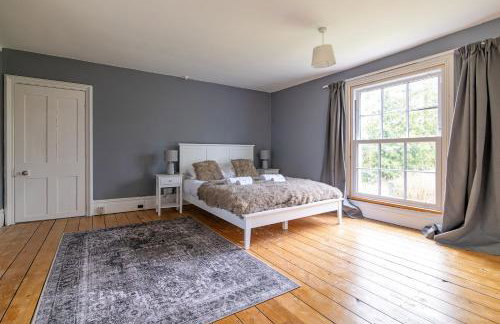 8 Bedroom House in Barwell Sleeps 15 with Parking - Foto 3