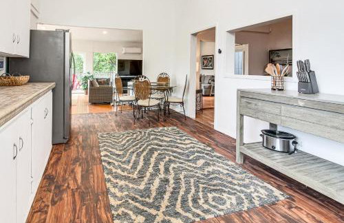 2 Mi to Downtown Coos Bay: Home w/ Deck, Fire Pits - Photo 10