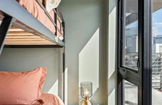 Penthouse Luxury with Pool Patio and City View plus Walk to Broadway - Foto 26