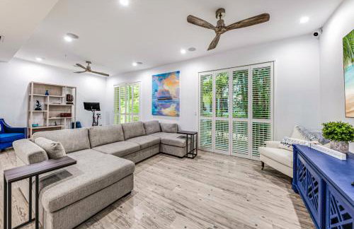 Walk to Hollywood Beach: Luxury Family Getaway! - Photo 29