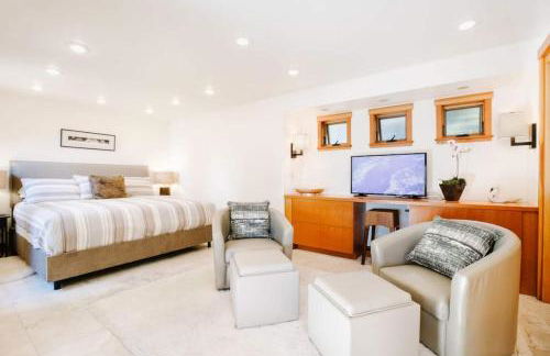 Luxe Beachfront, Hot Tub, Kayaking, Walk to Town - Foto 11