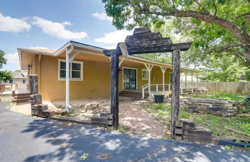 Group Getaway with Private Yard in Wichita! - Foto 30