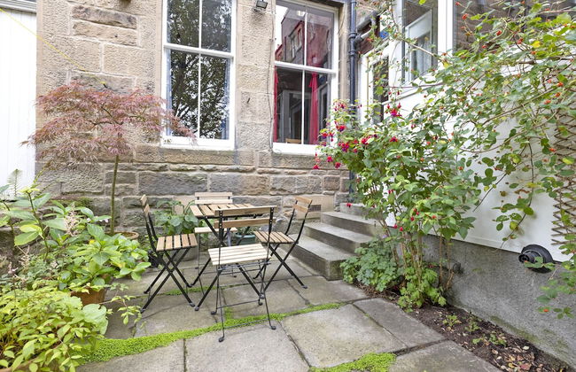 JOIVY 3-Bed Meadows Flat Near Castle & Royal Mile - Photo 16