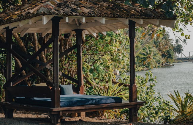 Lovely Lakeside Villa With Large Pool Poolside Dining - Foto 16