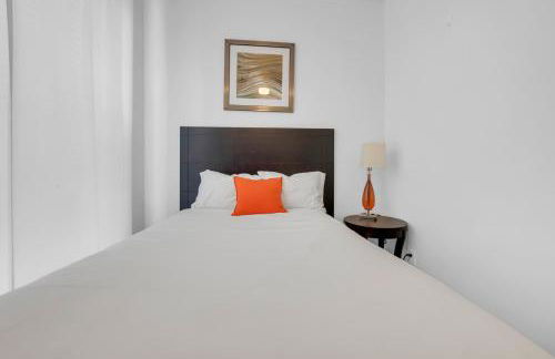 Detroit 3BR in Mexicantown | Sleeps 7 + WiFi - Foto 12