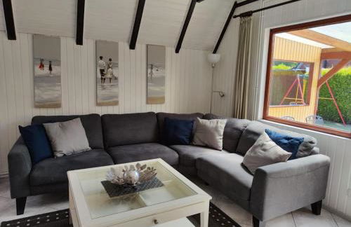 6 Personen Ferienhaus mit 4 Schlafzimmern, Infrarotwaermekabine, mit Blick auf den Weltschiffahrtsweg in Otterndorf - Foto 2