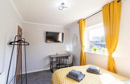 Open Mind Property - 4 Beds 2 Bathrooms & Parking - Photo 2