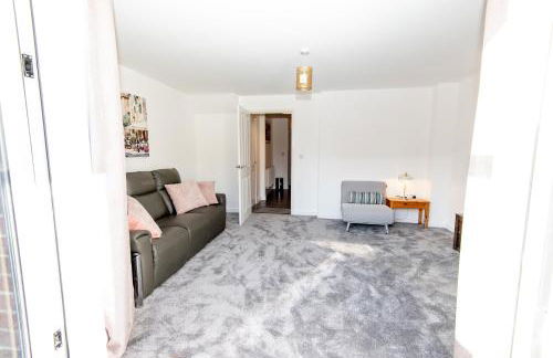 Manchester Cityside Deluxe Stay - 3 Bedroom House Great for Family with Free Parking & Garden - Foto 13