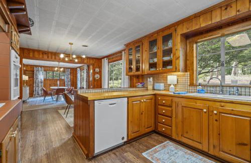 Spacious Family Home - 10 Mins to Cartersville - Photo 14