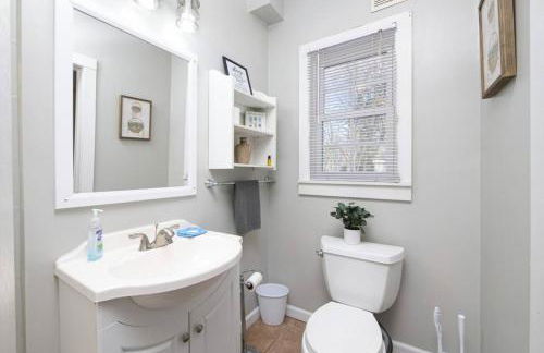 Large 4 Bedroom Home Close to Airport and IX Center - Photo 30