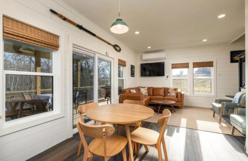 New Riverfront Home with Mtn Views - Foto 22