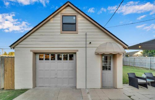 Fully Restored cottage, AMAZING game room, hot tub - Foto 33