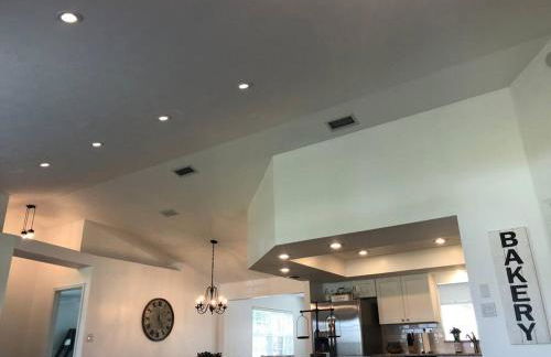 Beautiful Home across the street from Lake June! - Foto 2